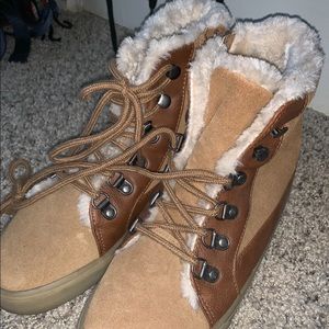 American Eagle Sneaker/Boot
